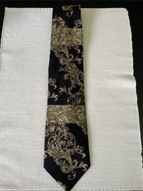 Black and Gold Paisley Scrolls Men's Tie